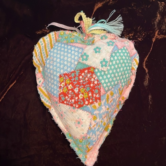 Hand made soft heart  pillow New - Picture 2 of 3